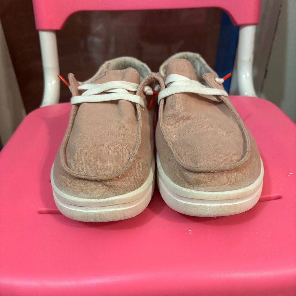 Hey Dude Women's Wendy Rise Chambray Rose loafers